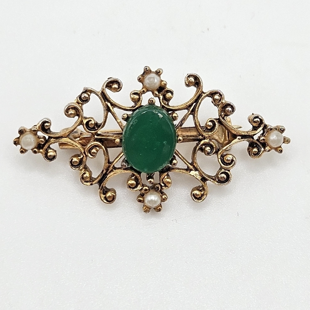 VINTAGE Victorian Style Green Glass and Pearl Gold Tone Brooch Pin